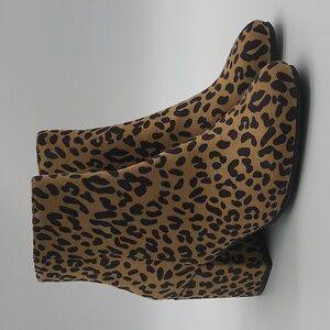 938- Bar lll Gatlin Leopard Print Women's Knee Boots Size 5.5 M NWT